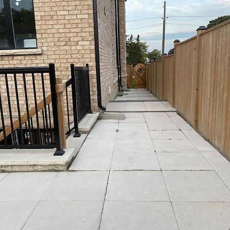 Beautiful Walk Out Basement Apartment In Pickering Near Beach Exteriér fotografie