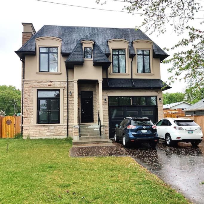 Beautiful Walk Out Basement Apartment In Pickering Near Beach Exteriér fotografie